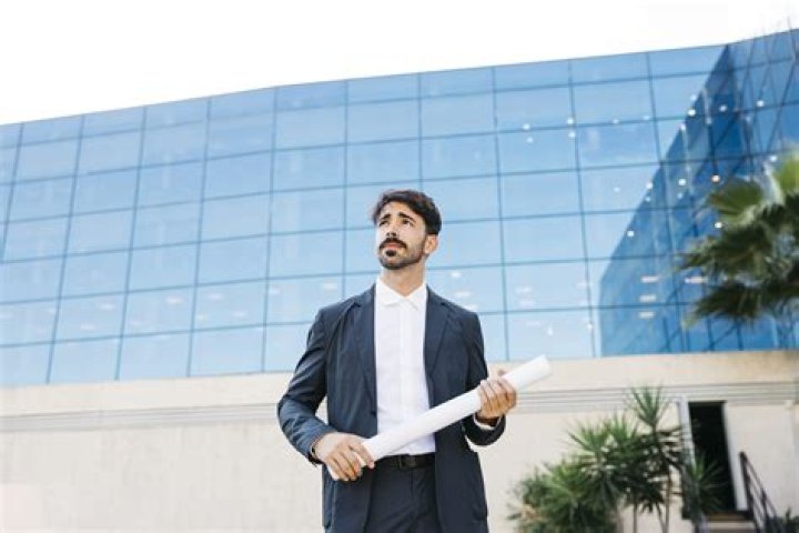 Are property managers considered independent contractors?