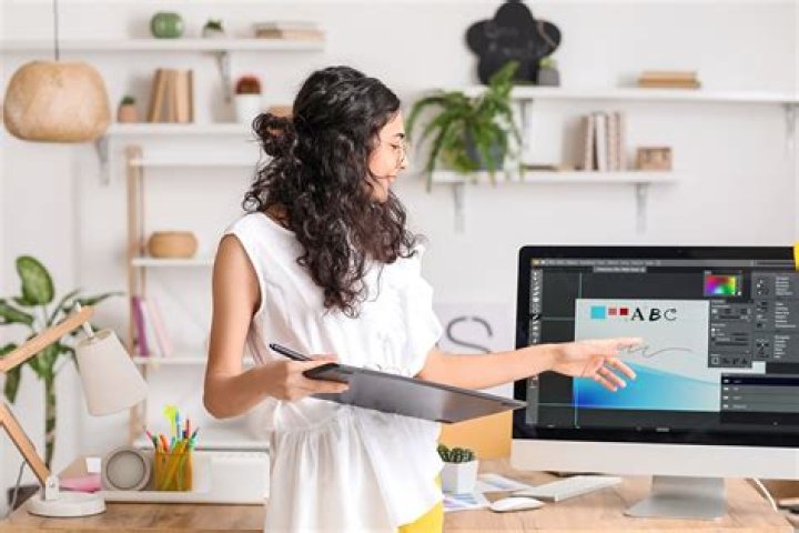 Can a graphic designer start a business?