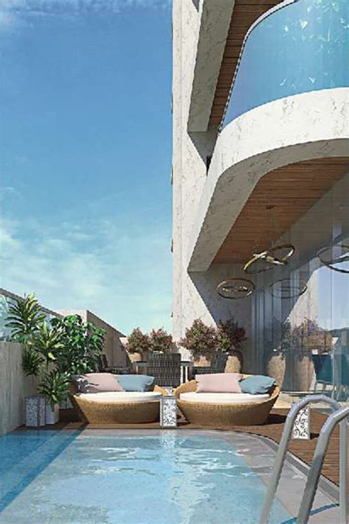 Can a restaurant make you pool tips?