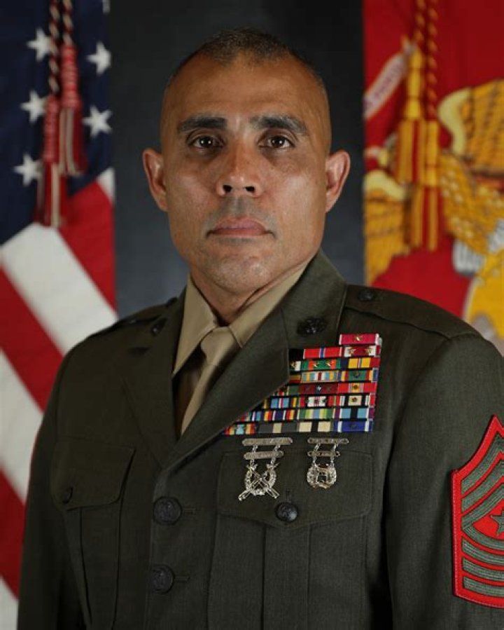 Can an officer date an enlisted USMC?