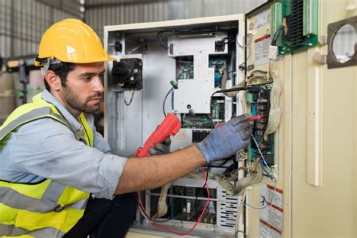 Can electricians own their own business?