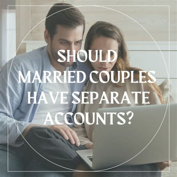 Can you keep separate bank accounts when married?