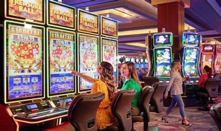 Can you make a living playing slot machines?