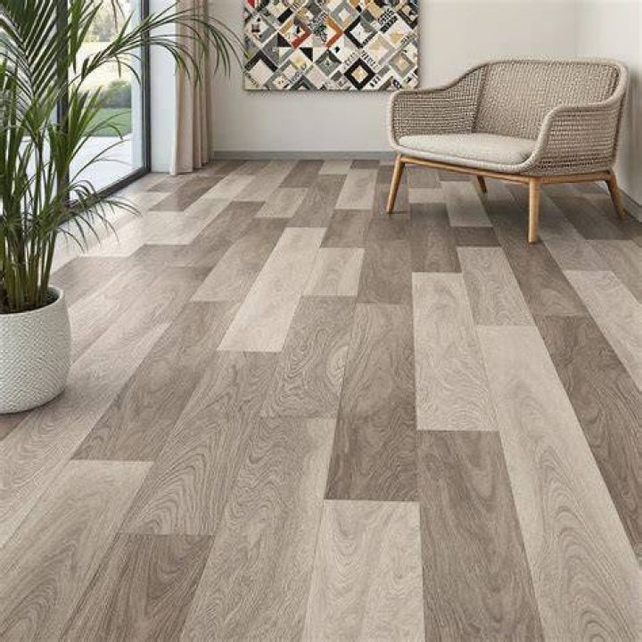 Can you mix flooring in a house?
