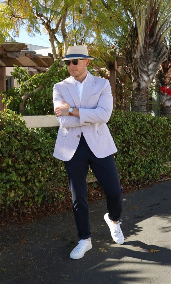 Can you wear a sports coat in summer?