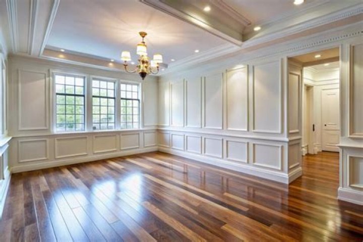 Do modern houses have baseboards?