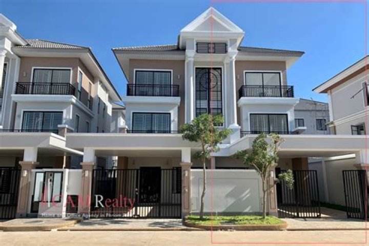 Do you pay tax on a new house in Ontario?