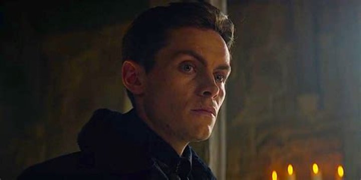 Does Kaz meet the darkling in the books?