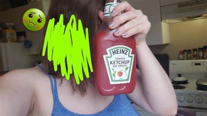 Does ketchup fix green hair?