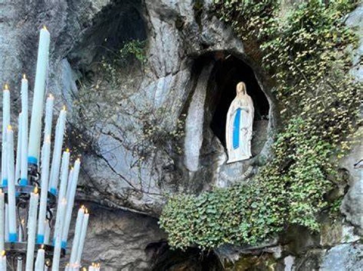 Does Lourdes leave Manifest?