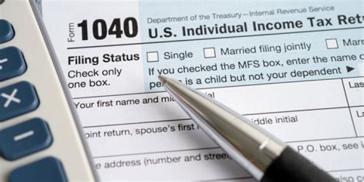 Does switching jobs affect your tax return?