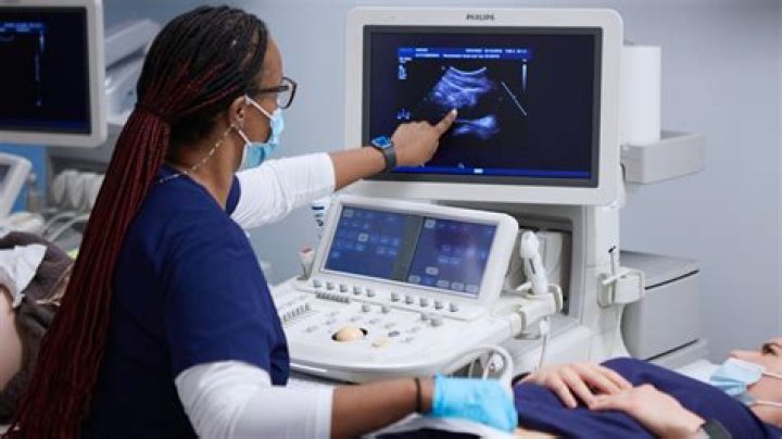 How do I become a diagnostic sonographer?