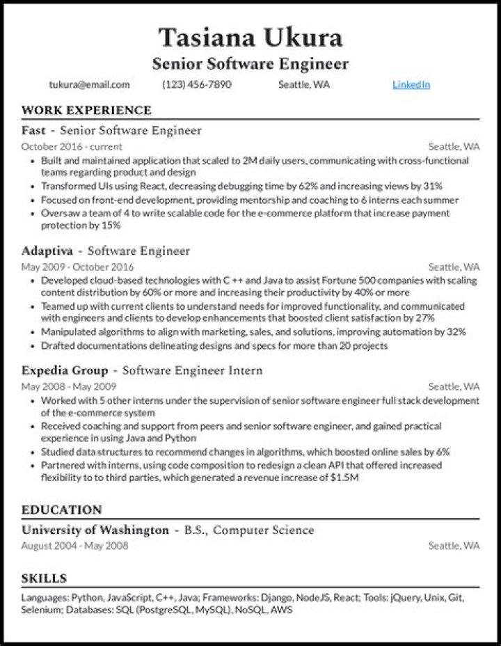 How do I introduce myself as a senior software engineer?