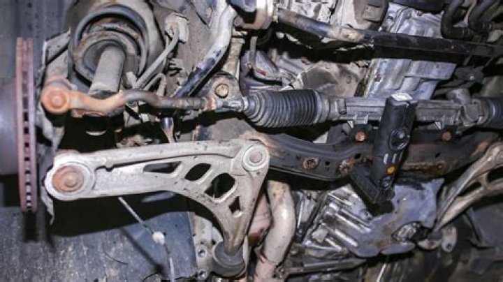 How do I know if my steering rack needs replacing?