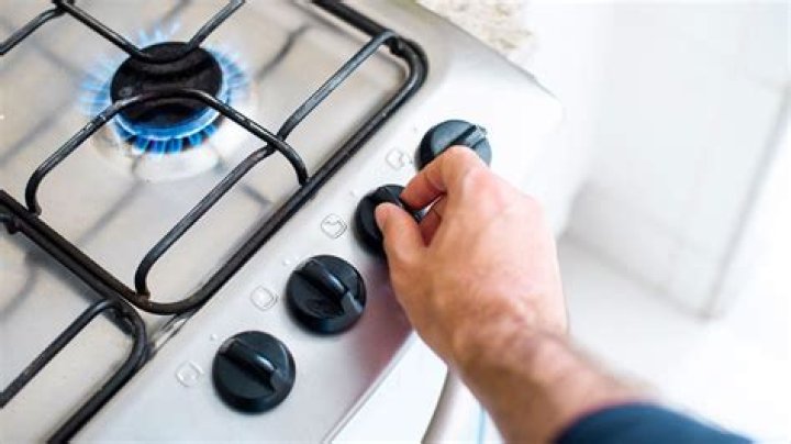 How hot can oil get on the stove?