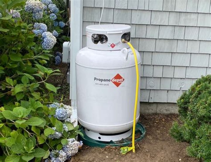 How long will 5 gallons of gas last in a generator?