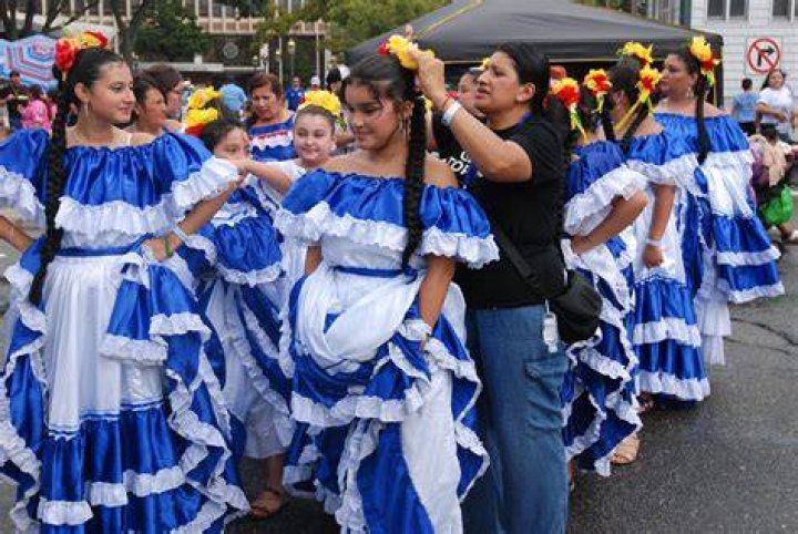 How many Salvadorans live in Florida?