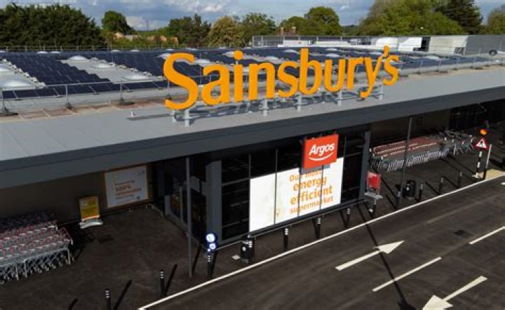How many stores to Sainsburys have in the UK?