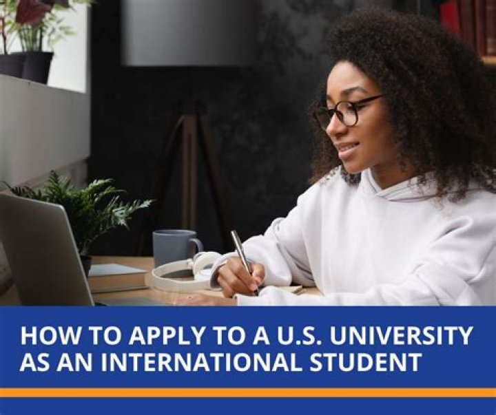 How many students apply to University of Alabama each year?