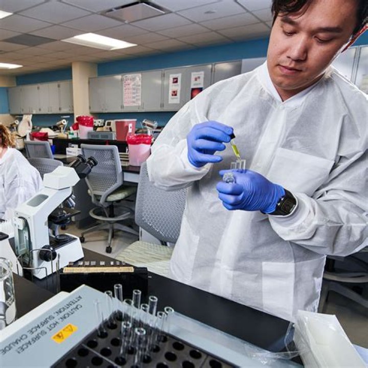 How much are medical laboratory scientist paid in Ghana?