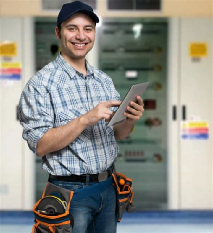 How much do electrical business owners make?