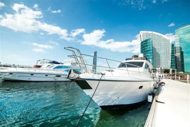 How much do yacht Brokers make?