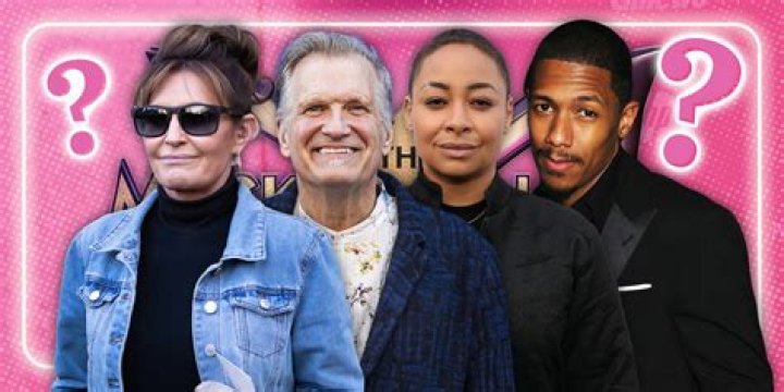 How much does a famous singer make a month?