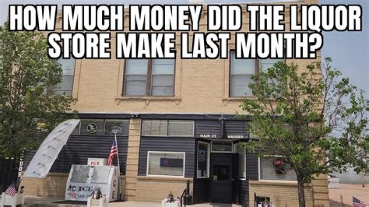 How much does a liquor store owner make a year?