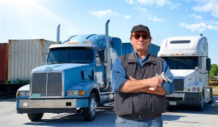 How much does a semi truck owner operator make a year?