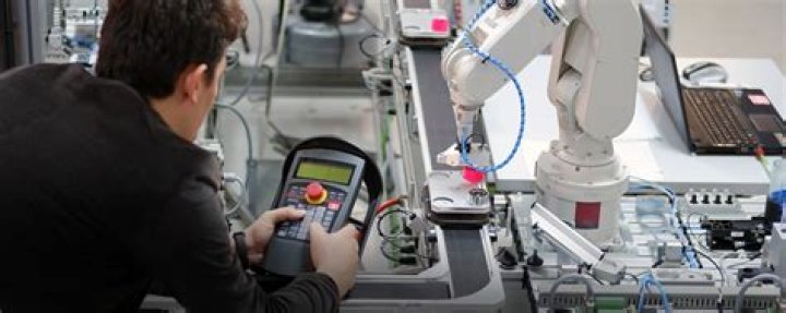 How useful is a PhD in physics?