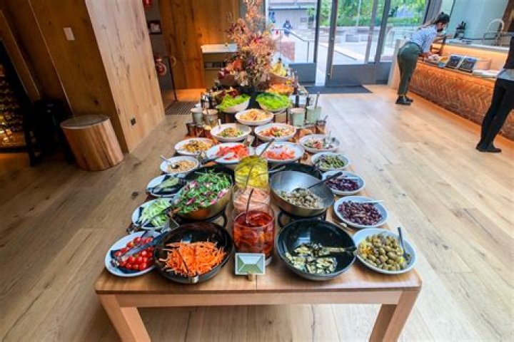 How would you describe a posh hotel?