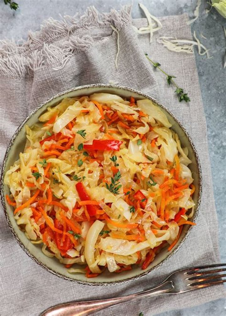 Is cabbage healthier raw or cooked?