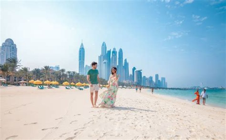 Is it easy to get a job in Dubai as a foreigner?