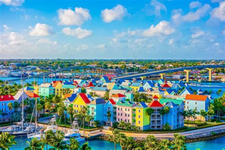 Is school free in Bahamas?