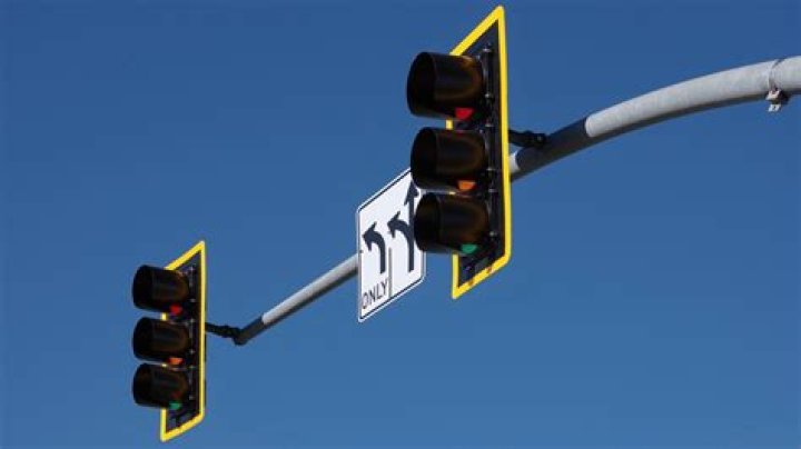 Is stalling at traffic lights a fail?