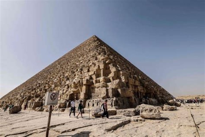 Is the Great Pyramid of Giza 455 feet tall?