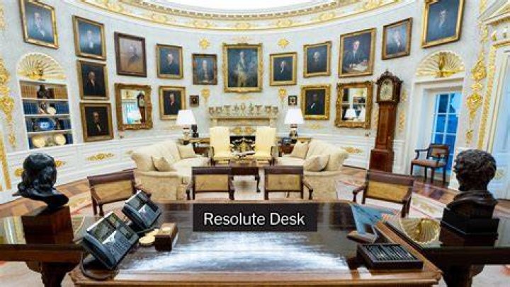 Is the Oval Office on the second floor in the White House?