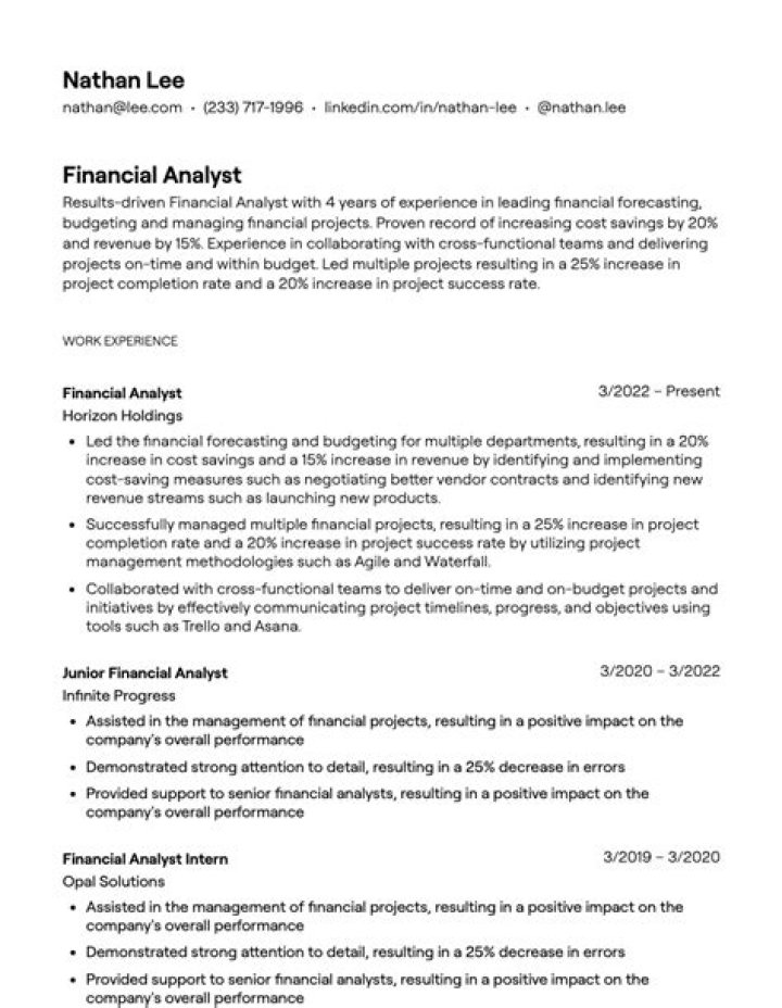 What are the daily duties of a financial analyst?