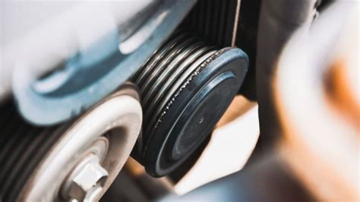 What are the symptoms of a bad idler pulley?