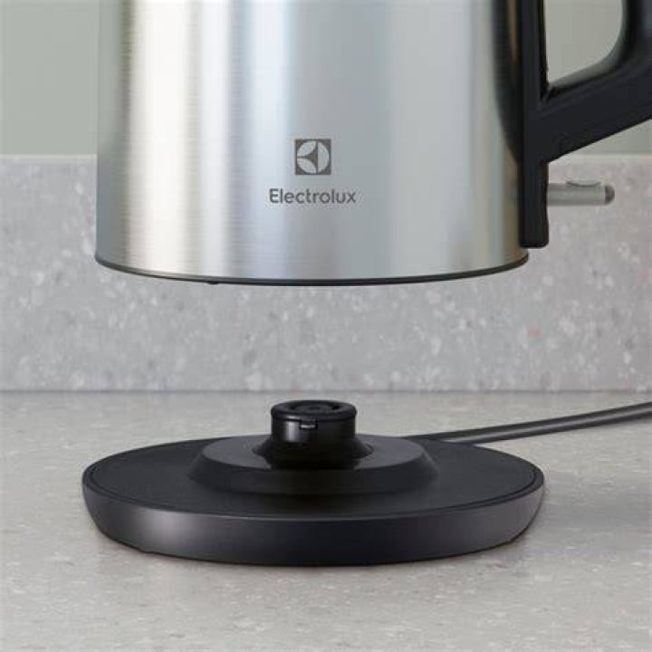 What brands does Electrolux make?
