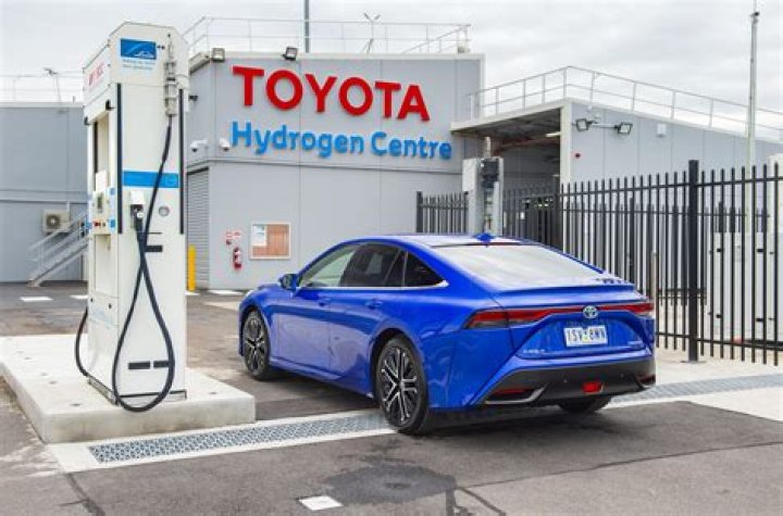 What car companies are making hydrogen cars?