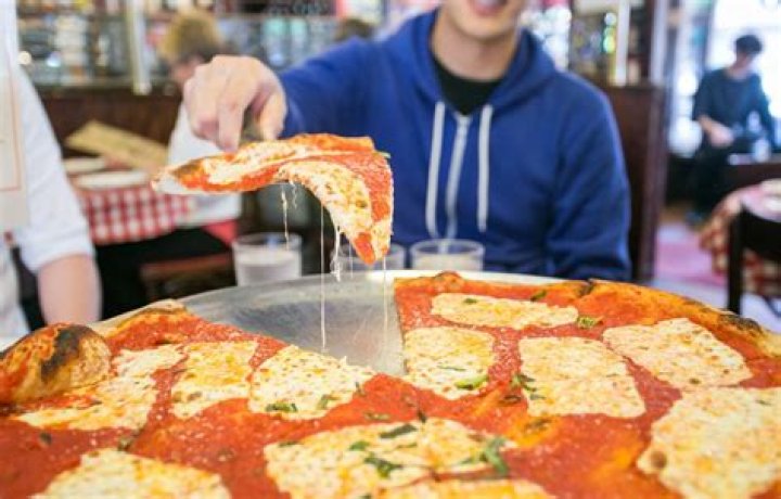 What do New Yorkers call pizza?