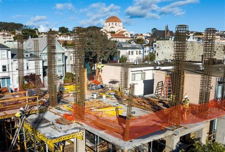 What does 25 000 a year breakdown to hourly?