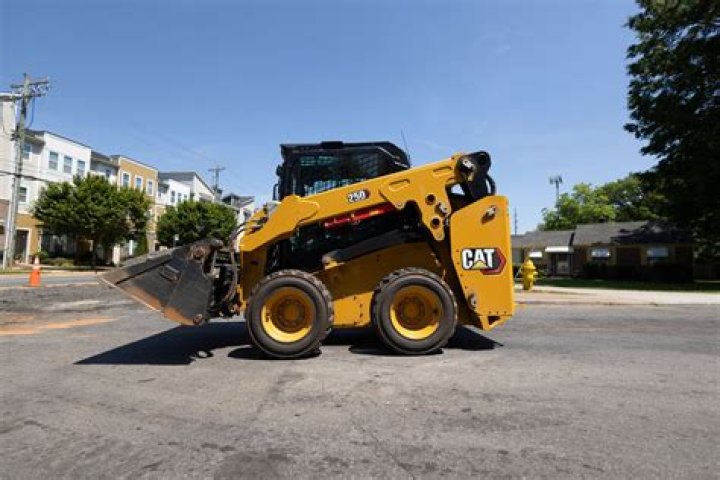 What engine is in Takeuchi skid steer?