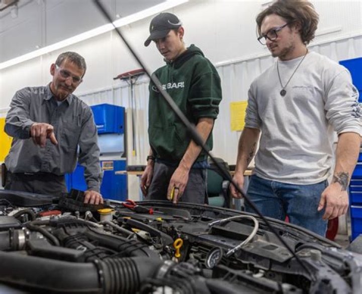 What is the best trade school for auto mechanics?