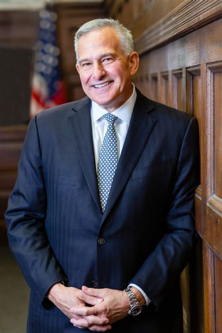 What is the role of a gallery director?