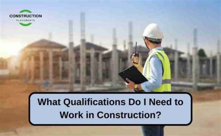 What qualifications do you need to be a construction site manager?
