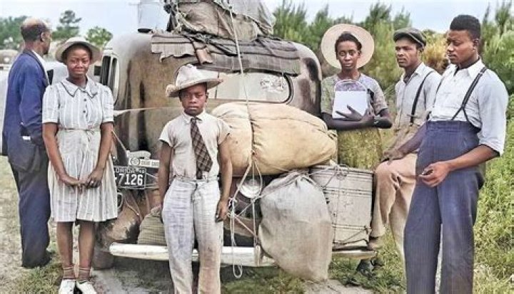 When did people start moving to Chicago?