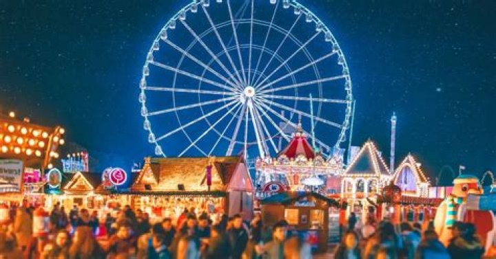 Which state has a Christmas themed amusement park?
