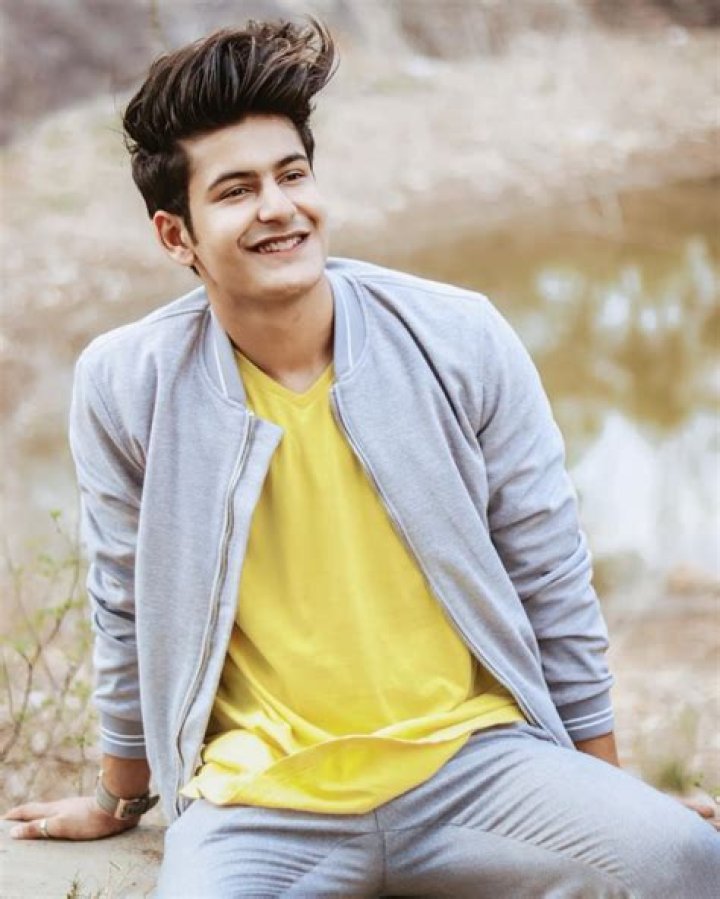 Who is the National crush of India male?